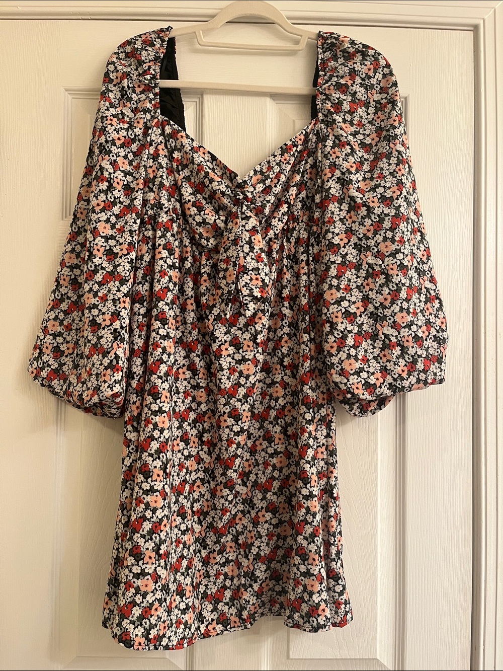 Women's Black Floral Long-Sleeve Puff-Sleeve Dress in Coral & White
